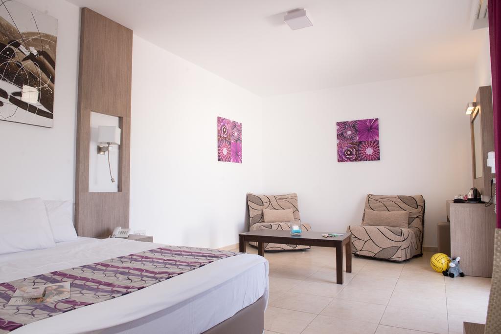 New Famagusta Hotel & Suites Ayia Napa Bilik gambar